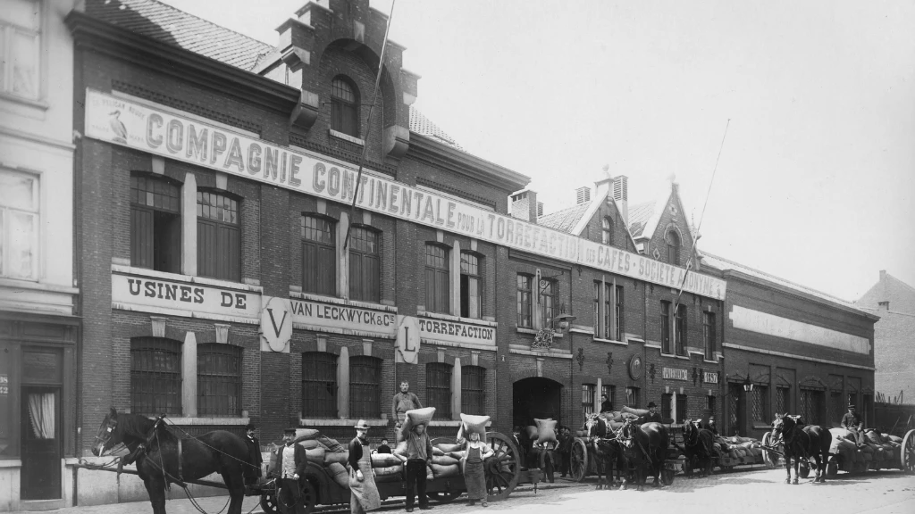 Pelican Rouge front roaster.jpg